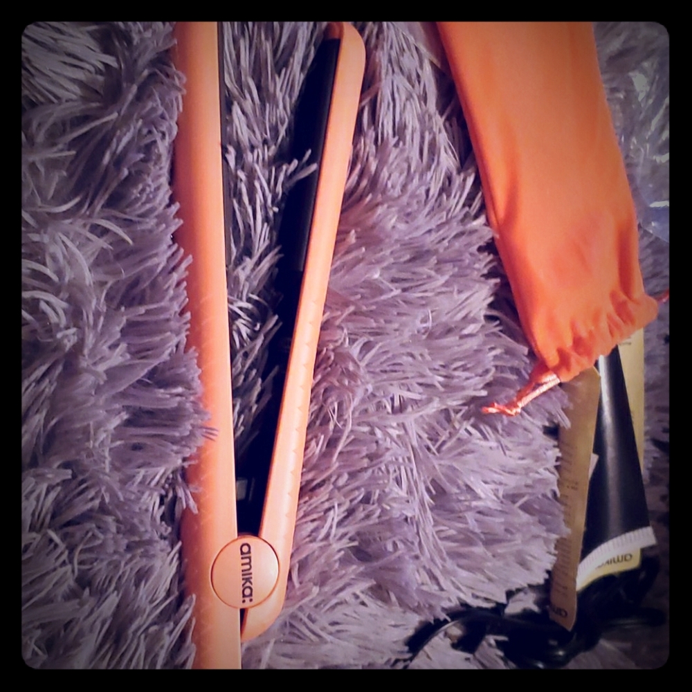 Amika: flat iron